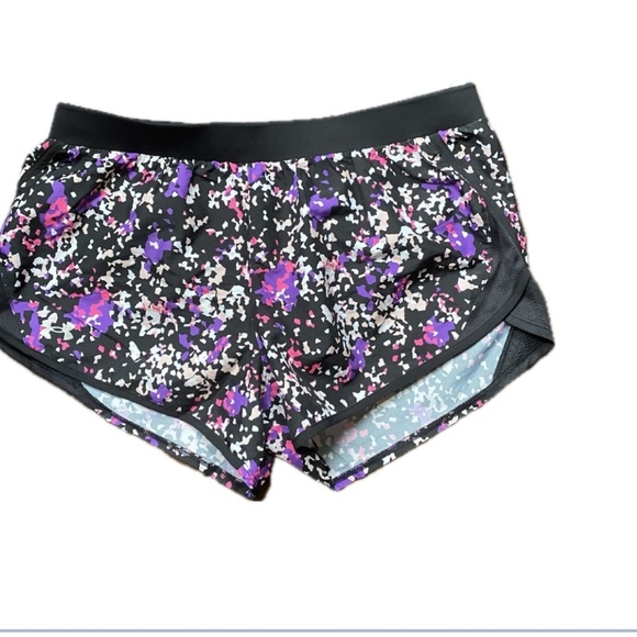 Under Armour Women's Fly By 2.0 Running Shorts, Size Large, Electro Pink, NWOT - Picture 2 of 4